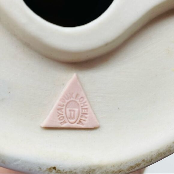 Vintage Royal Dux Bohemia Lady with Flowers Stretched Bisque Porcelain Figurine - Picture 9 of 9